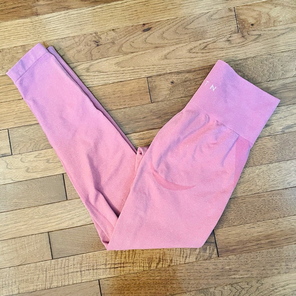 NVGTN Pastel Pink Contour Seamless Leggings